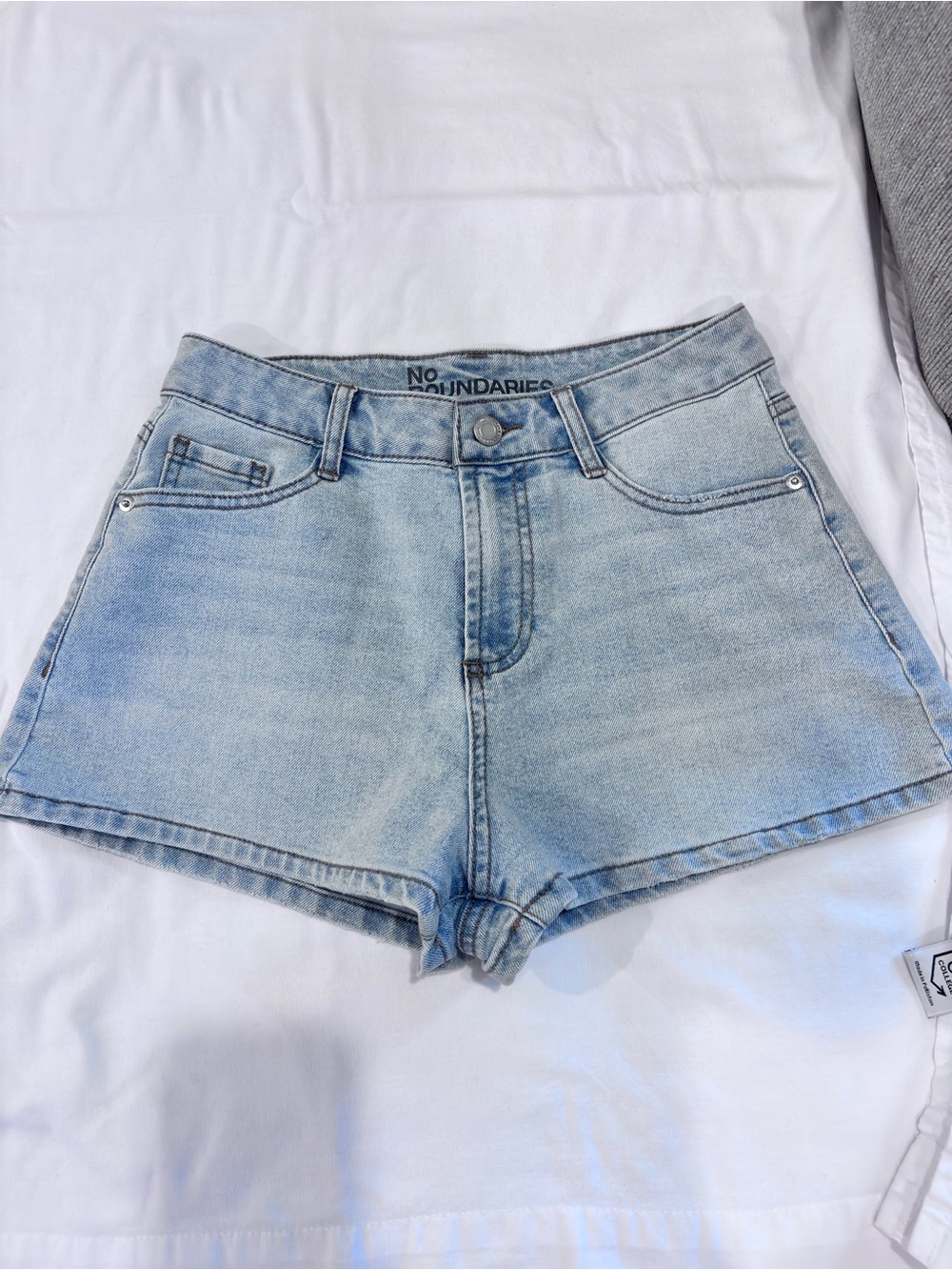 No Boundaries Light Blue Denim High-Rise Jean Shorts Size 4